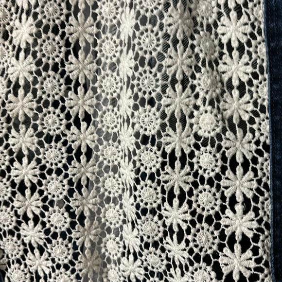 Two by Vince Camuto Jean v st with lace back! - Picture 5 of 5